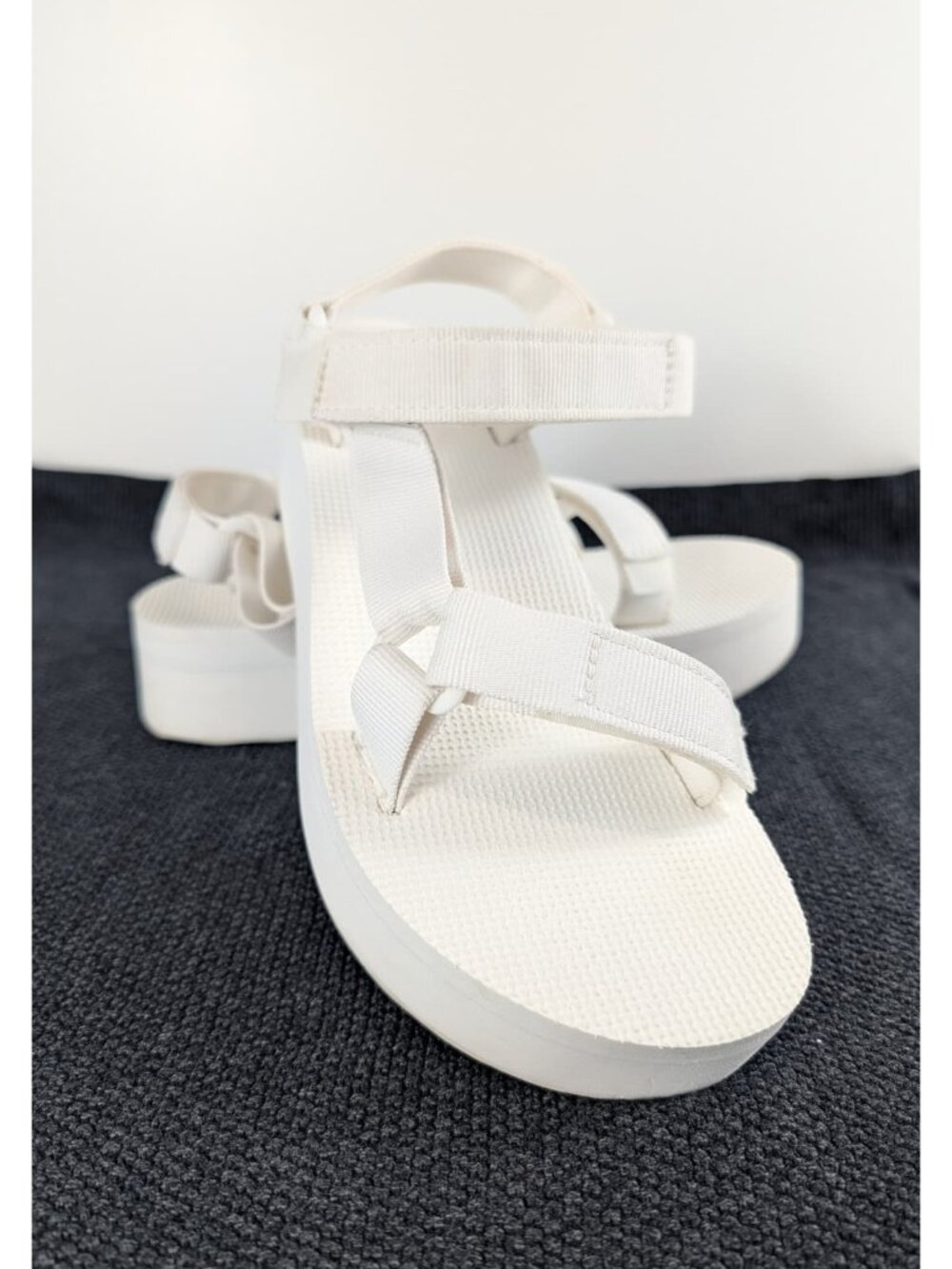 Teva Women's White Platform Sandals Size 7 Adjustable Straps Casual Footwear